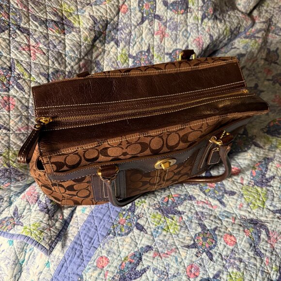 Coach Hamptons Signature Satchel - Picture 8 of 9